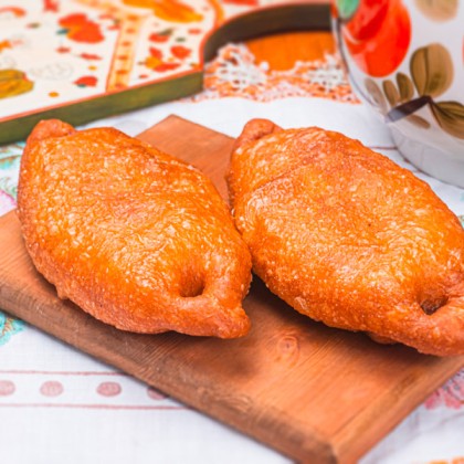 Жареный пирожок с чечевицей