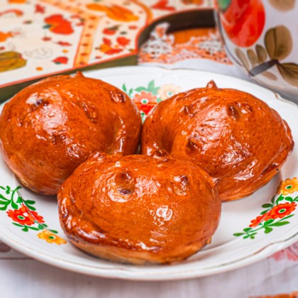 Пирожок с клубникой