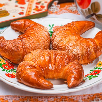 Рогалик с яблочным повидлом