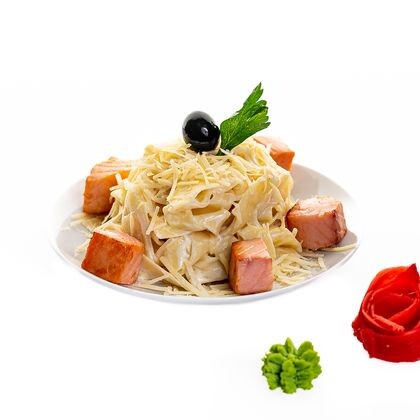 Паста с курицей и шампиньонами в сливочном соусе