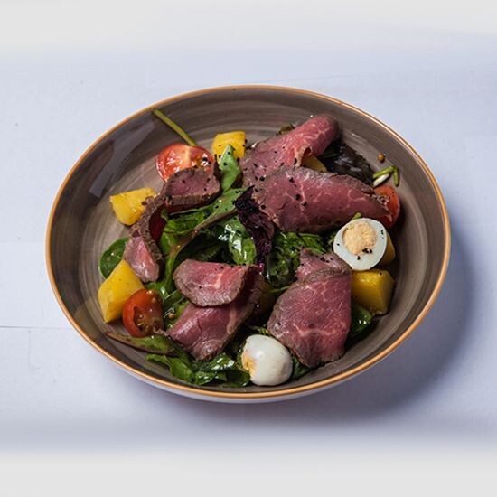 Теплый салат с ростбифом