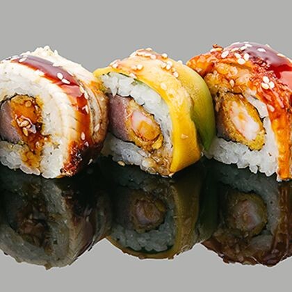 Ролл Угорь авокадо с креветкой в кляре (8 шт)