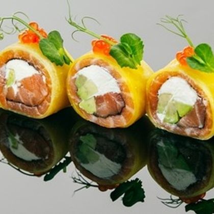 Ролл с лососем в такуане (8 шт)