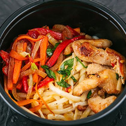 Удон с курицей и Сладким чили