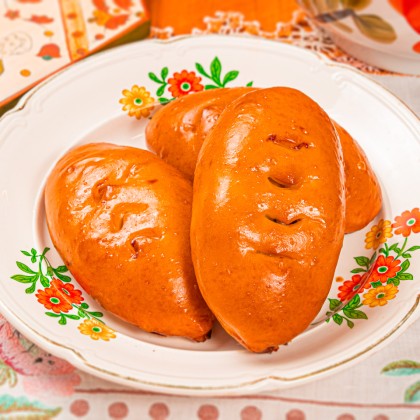 Пирожок яйцо и зелень