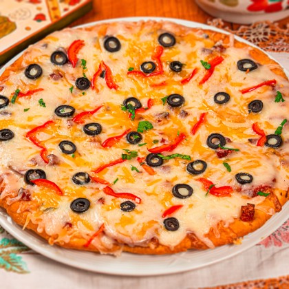 Пицца мясная с сервелатом