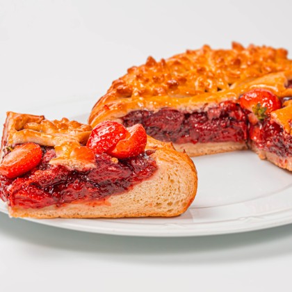 Пирог с клубникой