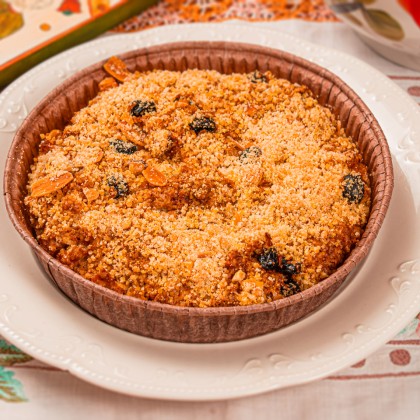 Коврижка морковная с яблоком и изюмом