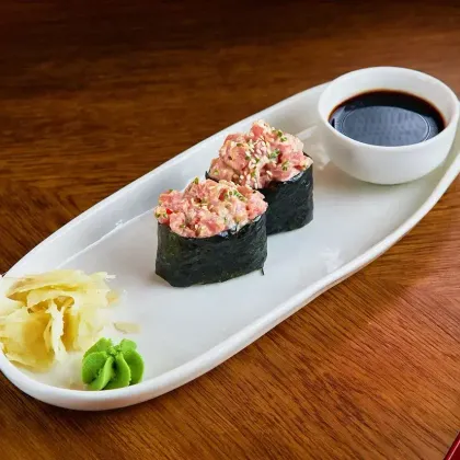 Острые суши тунец