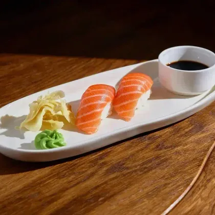 Суши лосось