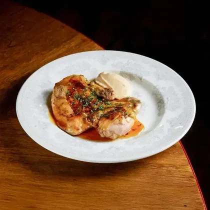 Фермерский цыплёнок в сицилийских специях с кремом из печёного яблока