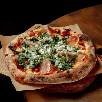 Пицца с пармской ветчиной