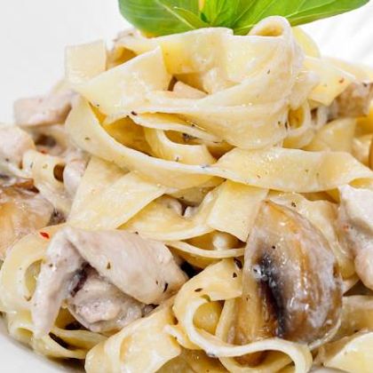 Феттучини с курицей и грибами