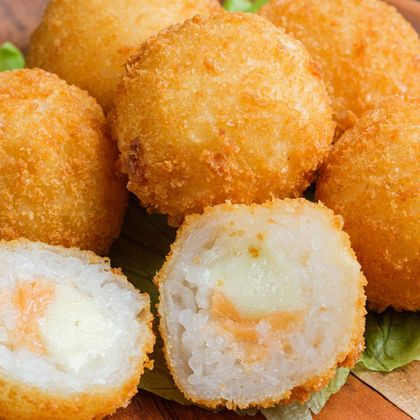 Аранчини с семгой и сливочным сыром