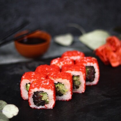 Ролл «Калифорния» с тунцом острый