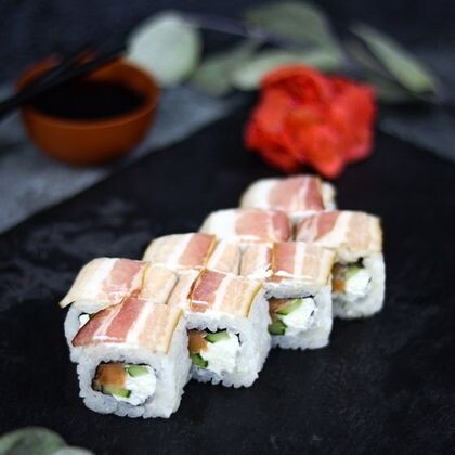 Ролл «Сяке бекон»