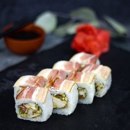 Ролл «Беконайзер» острый