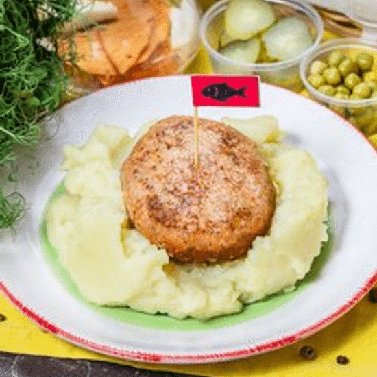 Котлета из кеты с пюре картофельным