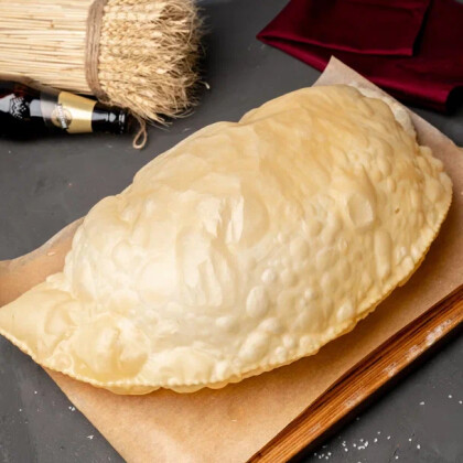 Чебурек «ДИ-ДИ» с креветками, сыром страчателлой и томатами