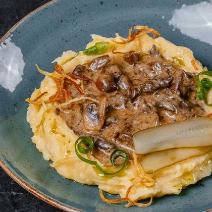 Бефстроганов с картофельным пюре