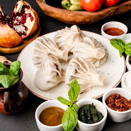 Хинкали с говядиной и свининой с добавлением ароматной кинзы