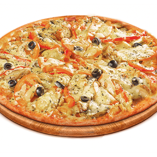 Пицца с курицей, сыром и овощами