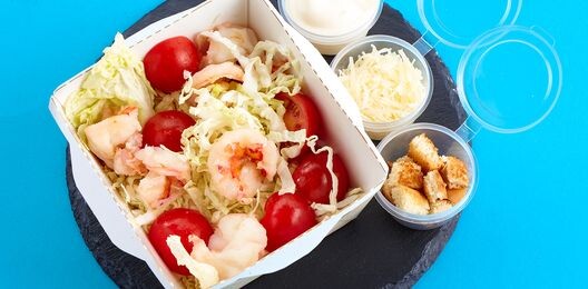 Салат Цезарь с креветками