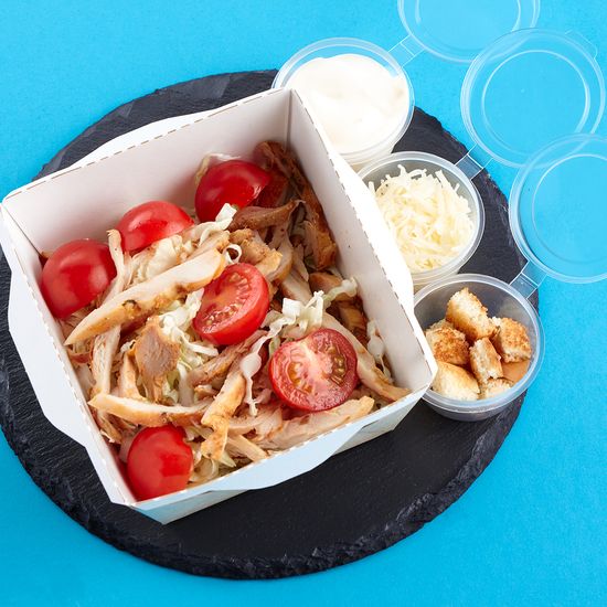 Салат Цезарь с курицей