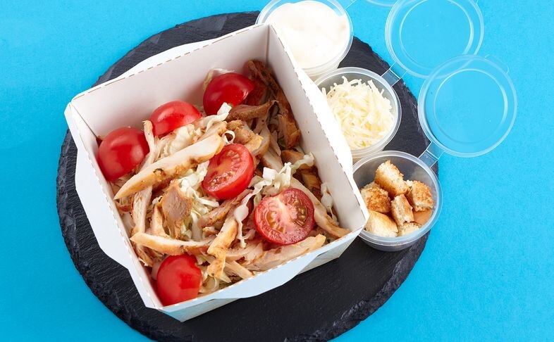 Салат Цезарь с курицей