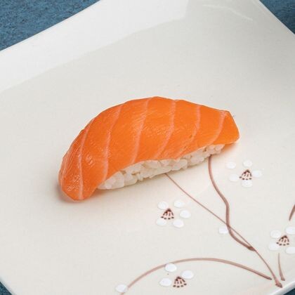 Суши лосось