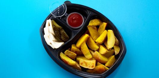 Картофель по-деревенски с салом и соленым огурчиком