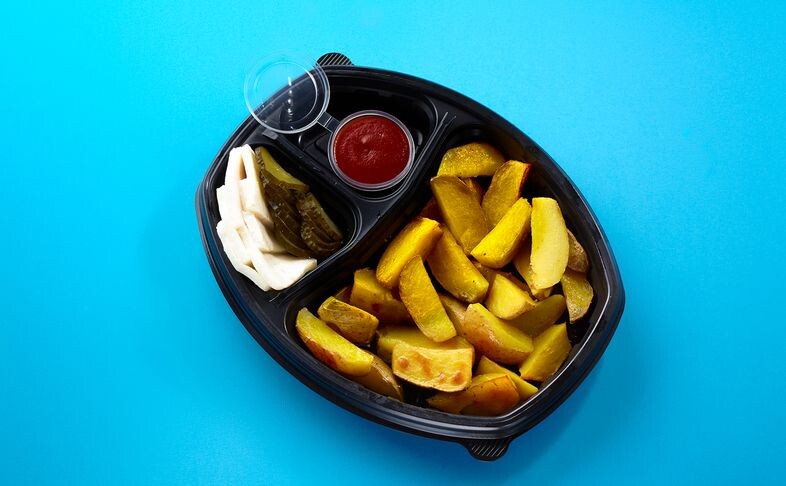 Картофель по-деревенски с салом и соленым огурчиком