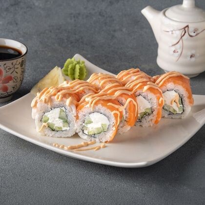 Филадельфия Эби под спайси соусом