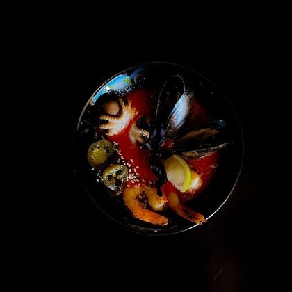 Томатный суп с морепродуктами