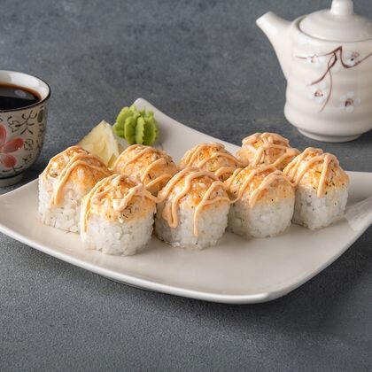 Запеченный с крабом под сырным соусом