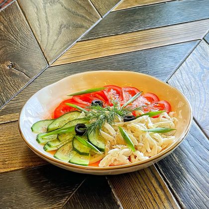 Салат с кальмарами