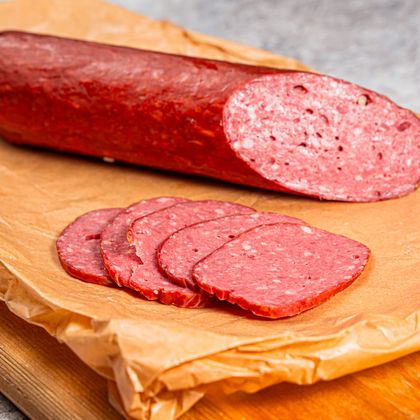 Телячий сервелат