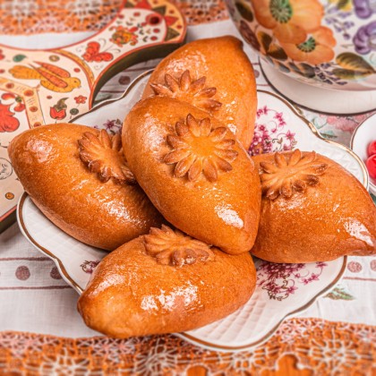 Пирожок с вишней