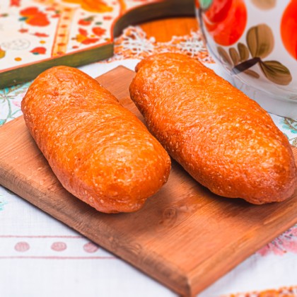 Жареный пирожок с яблочным повидлом