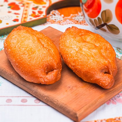 Жареный пирожок с капустой