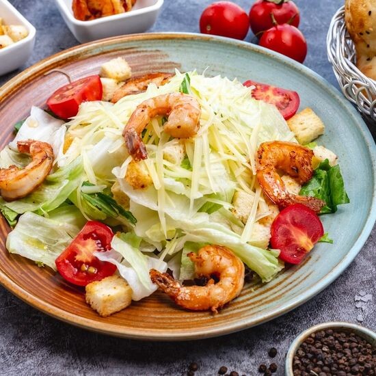 082 Салат "Цезарь" с креветкой