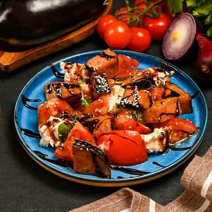 Салат с хрустящими баклажанами