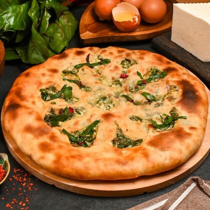 Пирог «Цахараджын» со свекольными листьями и сыром