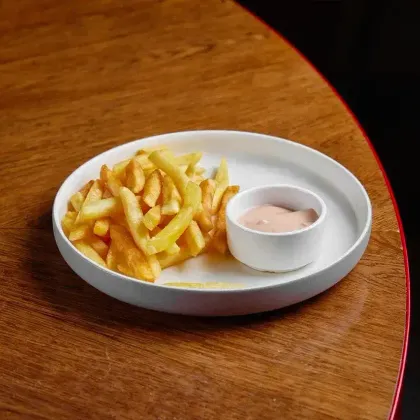 Детский картофель фри с соусом гольф