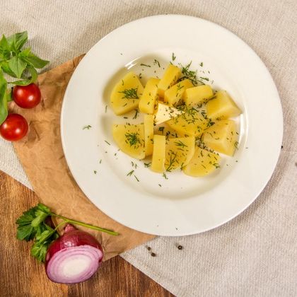 Картофель отварной с укропом и сливочным маслом