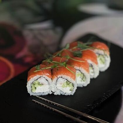 Ролл «Филадельфия» с лососем и креветкой