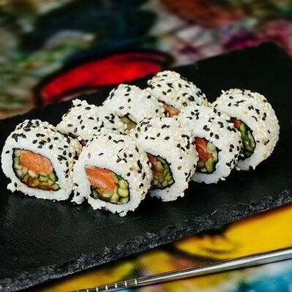 Ролл «Лосось с авокадо»
