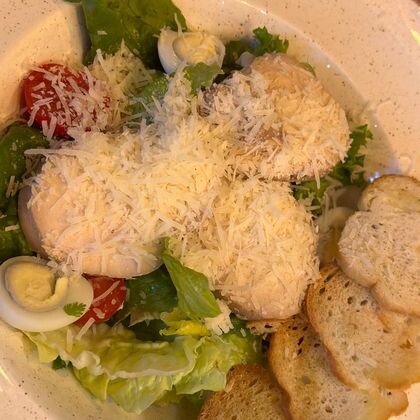 Салат «Цезарь» с куриной грудкой