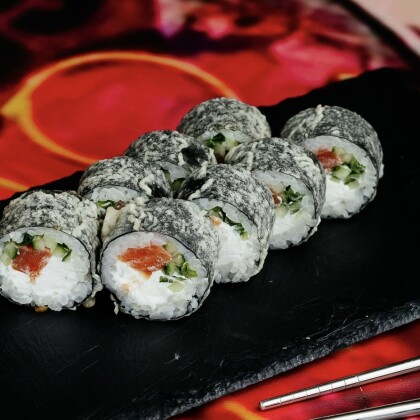 Ролл «Темпура с копченым лососем