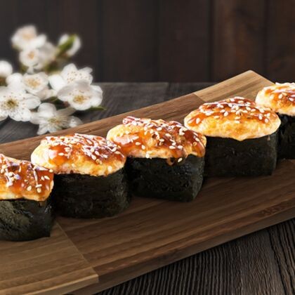 Запеченные суши с яки соусом